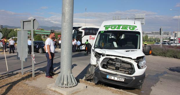 Amasya’da otobüsle minibüs çarpıştı: 3 yaralı